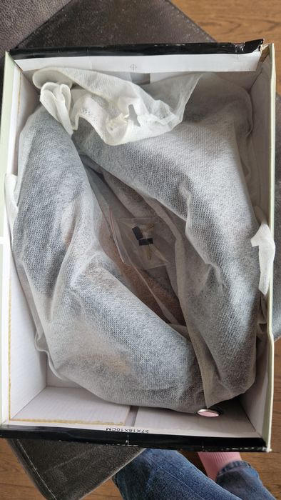 Vând pantofi NOI, eleganti, mărime 40