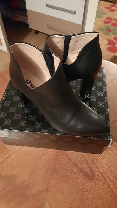 Ghete piele mărimea 39