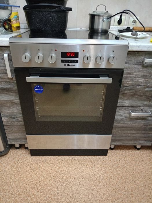 Продам электра плиту Ханза