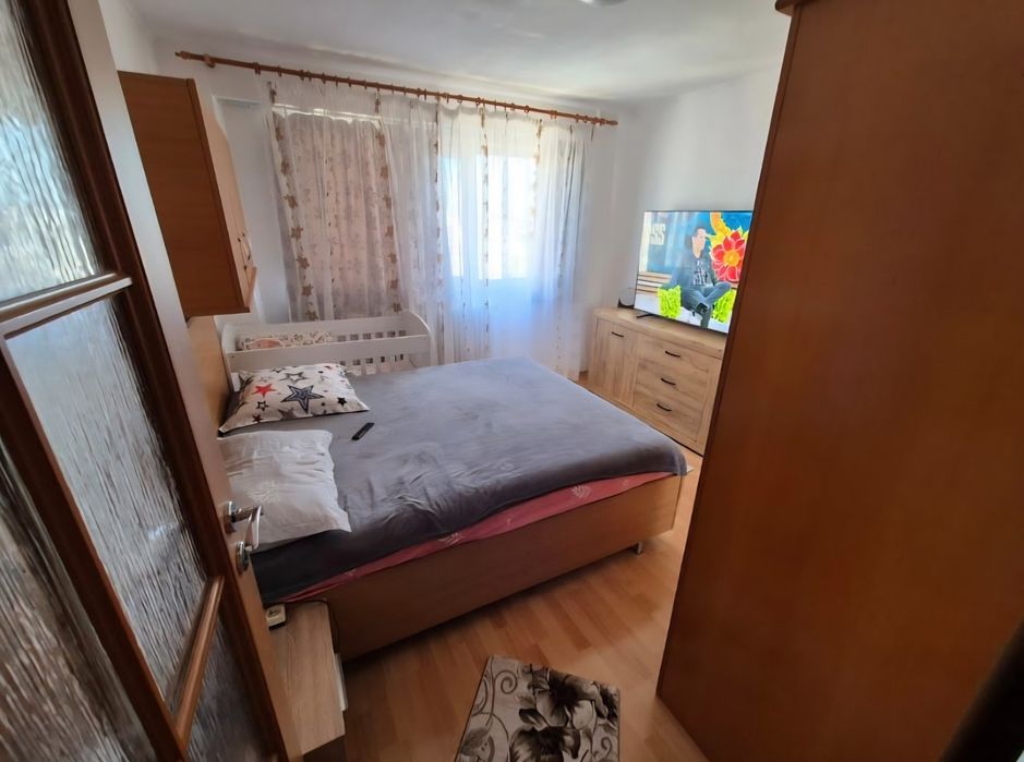 Vând apartament 4 camere calea calarasilor.