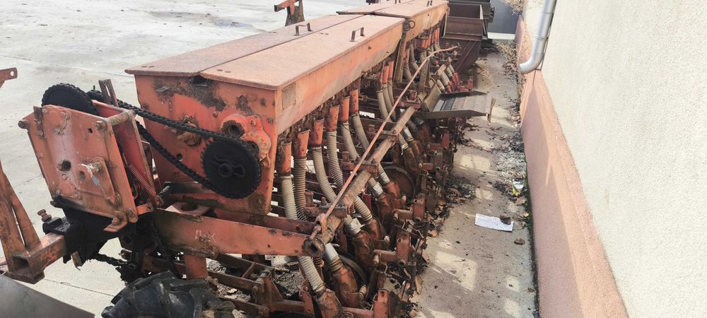 Сеялка дребни семена(лук,ряпа,моркови)3 лехи