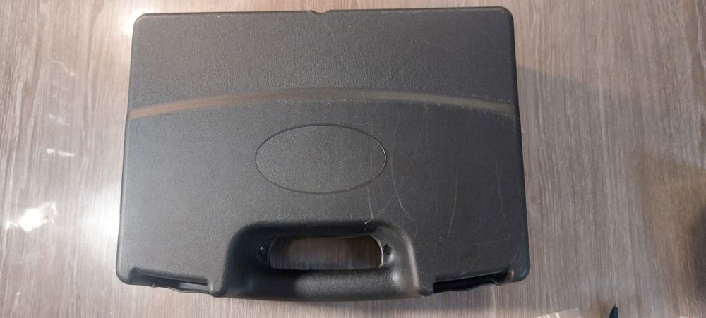 Набор инструментов для работы с кожей.