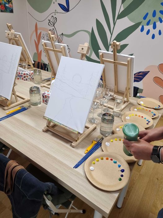 Предлагам разработен бизнес "Рисуване и Вино" без конкуренция в Смолян