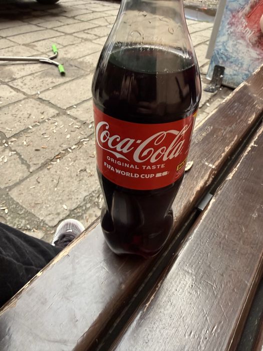 Колекционерска Coca Cola със два стикера.