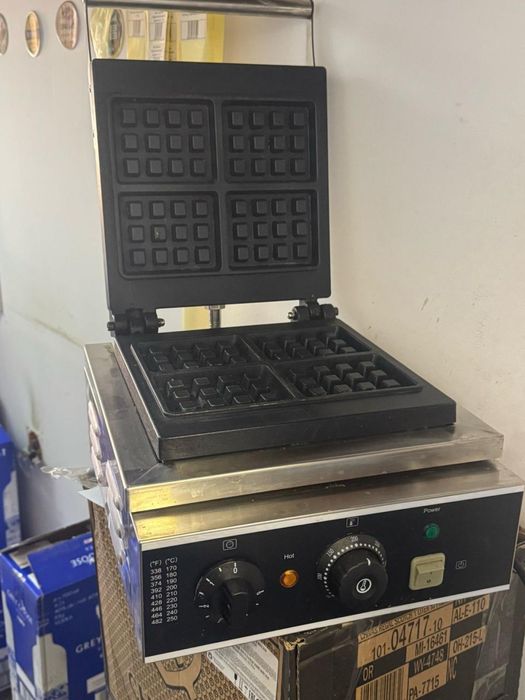 Вафельница в хорошем состоянии