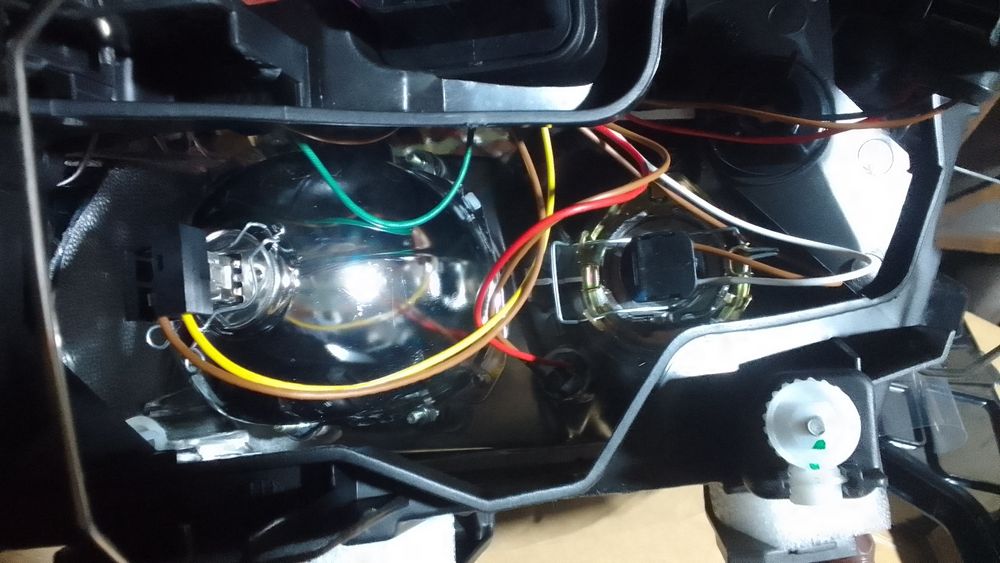 Фара правая Мерседес 211 новая