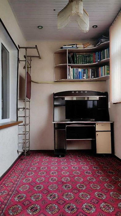 Продам 2-х комнатную в Мирзо-Улугбекском районе 2/4/4. метро Горького