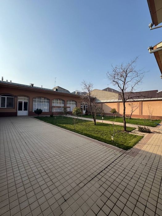 Ибн Сино строй март савдо маркази рўпарасидаги махаллада