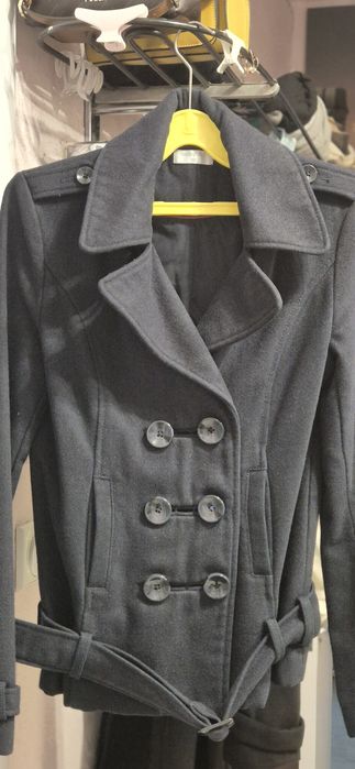 Късо вълнено палто