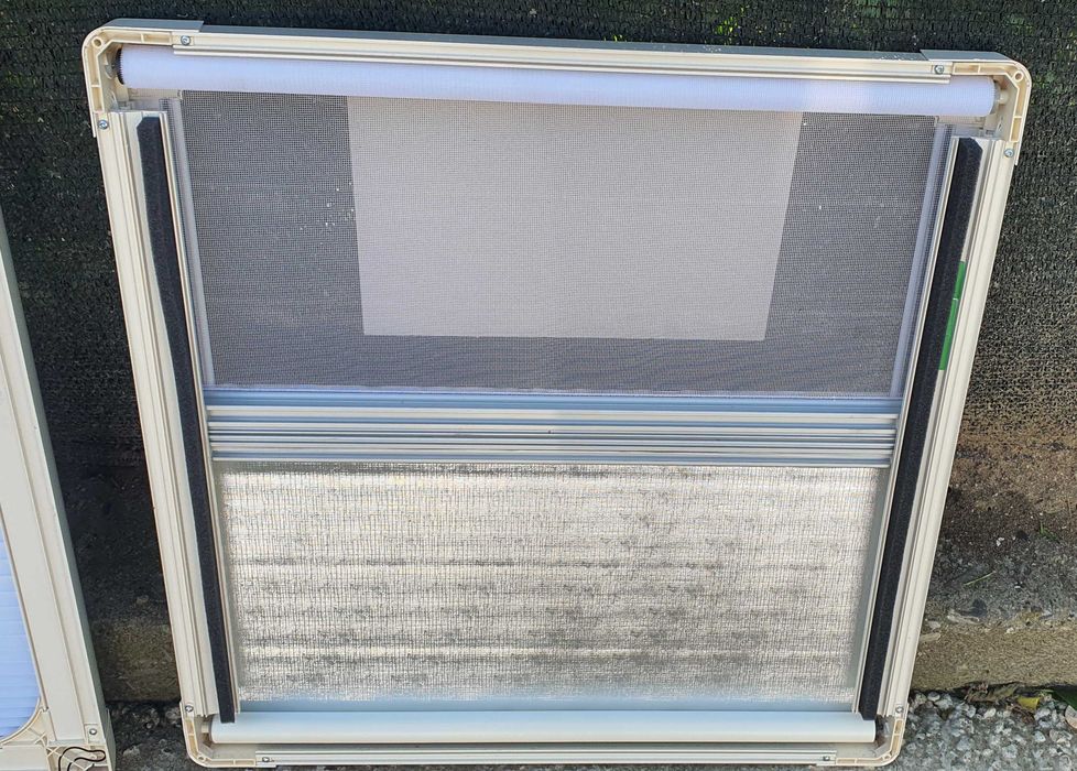 Casete cu rulouri antiinsecte/antisolare  pentru ferestre rulote