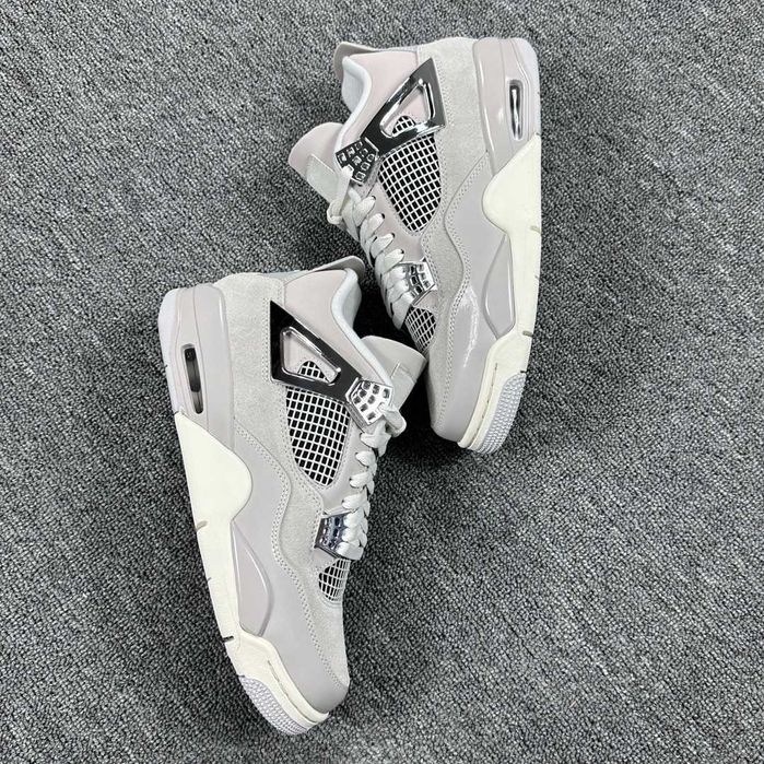 Air Jordan 4 Frozen Moments