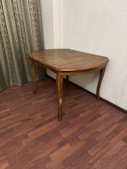 Продается стол со стульями  за 20 тысяч все вместе