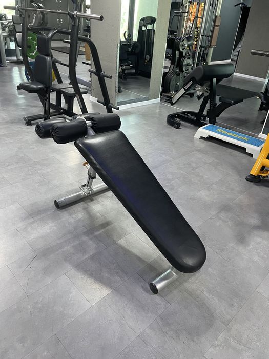 Banca abdomene declinata reglabila Matrix G3 Aparate fitness Technogym