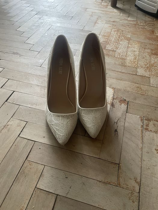 Официални обувки с ток