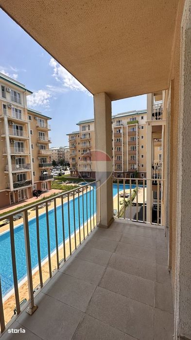 Apartament 2 camere Cosmopolis Q17 vedere la piscina