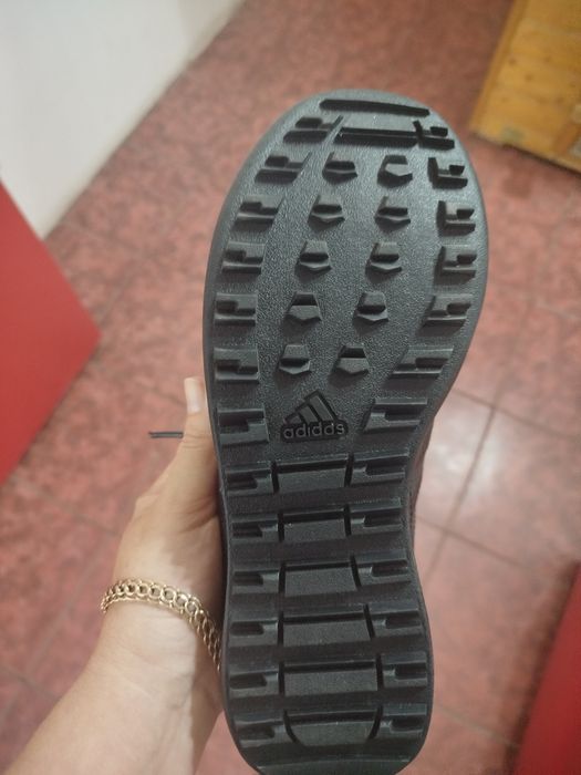 Новые кроссовки adidas