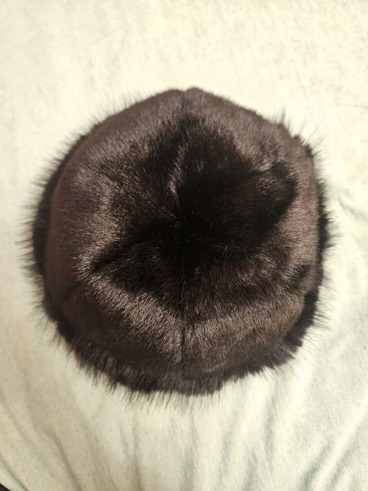 Caciula pufoasa neagra