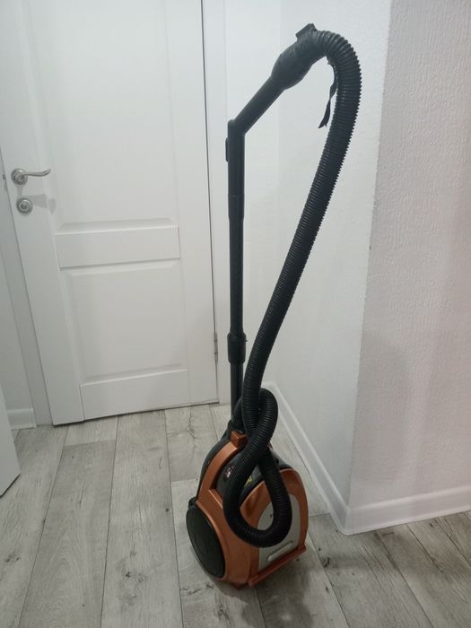 Продам пылесос в отличном состоянии