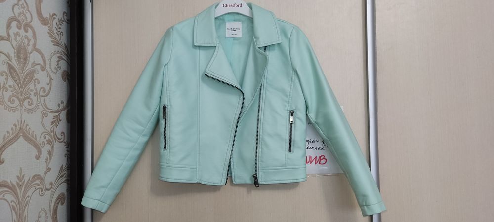 Куртка на девочку 8лет