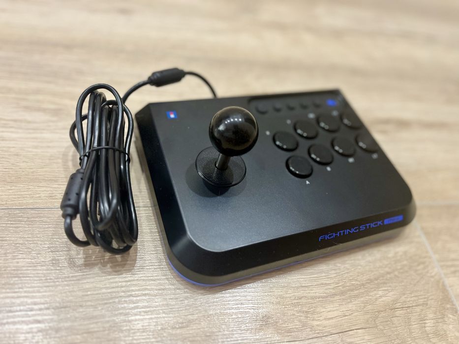 Аркадный Стик HORI Fighting Stick Mini