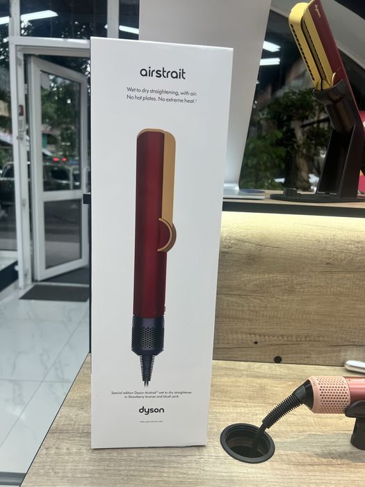 Dyson airstrait