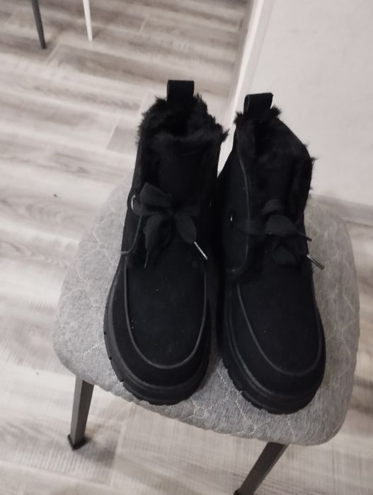 Продам стильные теплые полуботинки