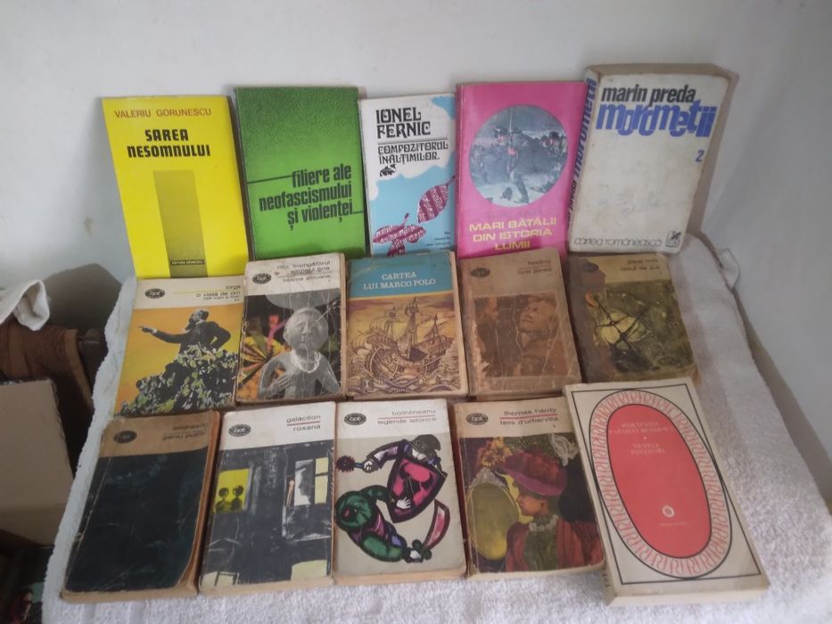 Vând cărți ieftin la 20 de lei bucata