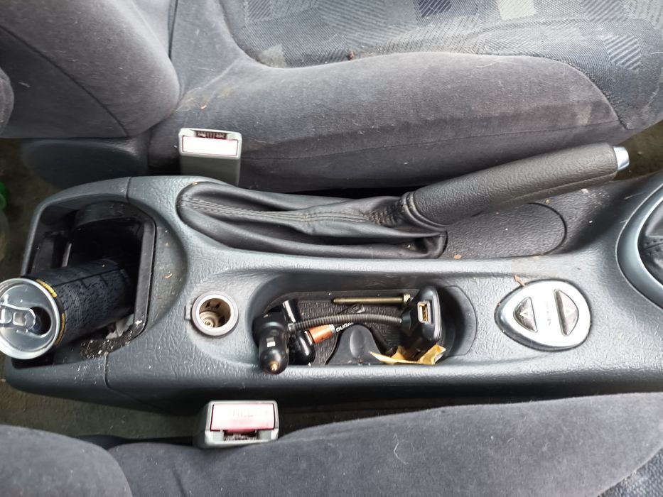 Продавам citroen c5 1.8 бензин 85 киловата на части