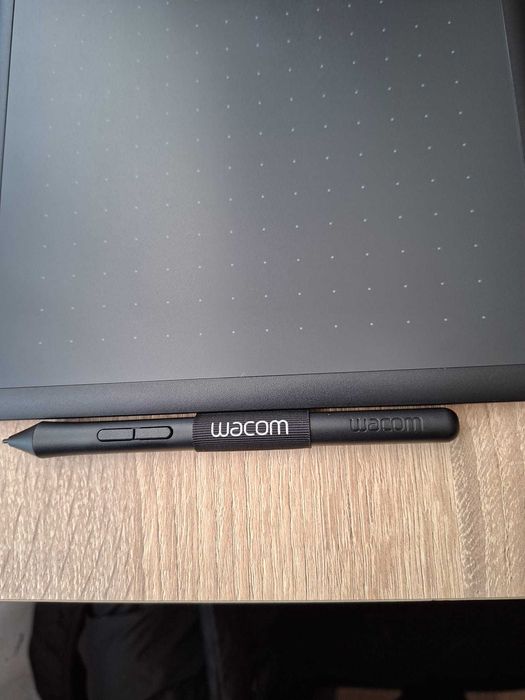 Tableta grafică One by Wacom, Medium, Red