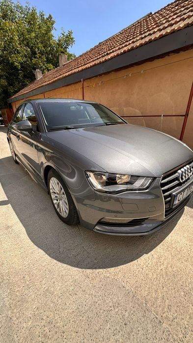 Vând Audi A3 sedan