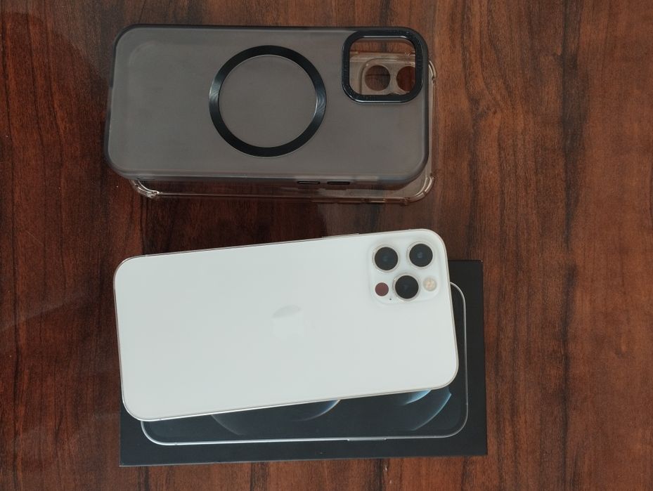 Телефон iPhone 12 pro