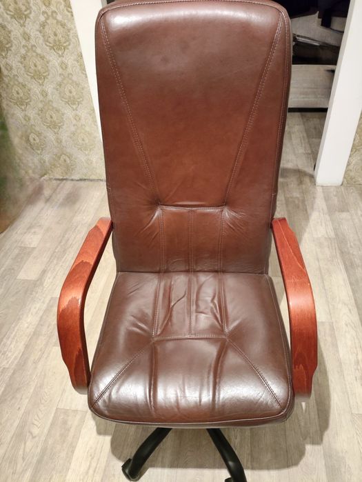 Кресло офисное кожаное