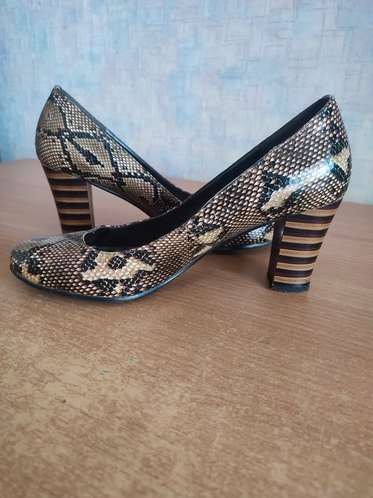 Продам туфли женские