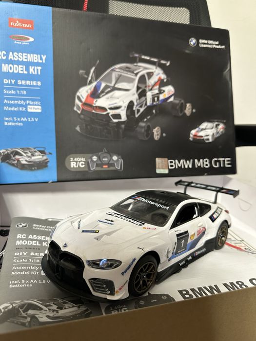 Mașinuță RC Rastar BMW M8 GTE – Asamblată, Gata de Folosit