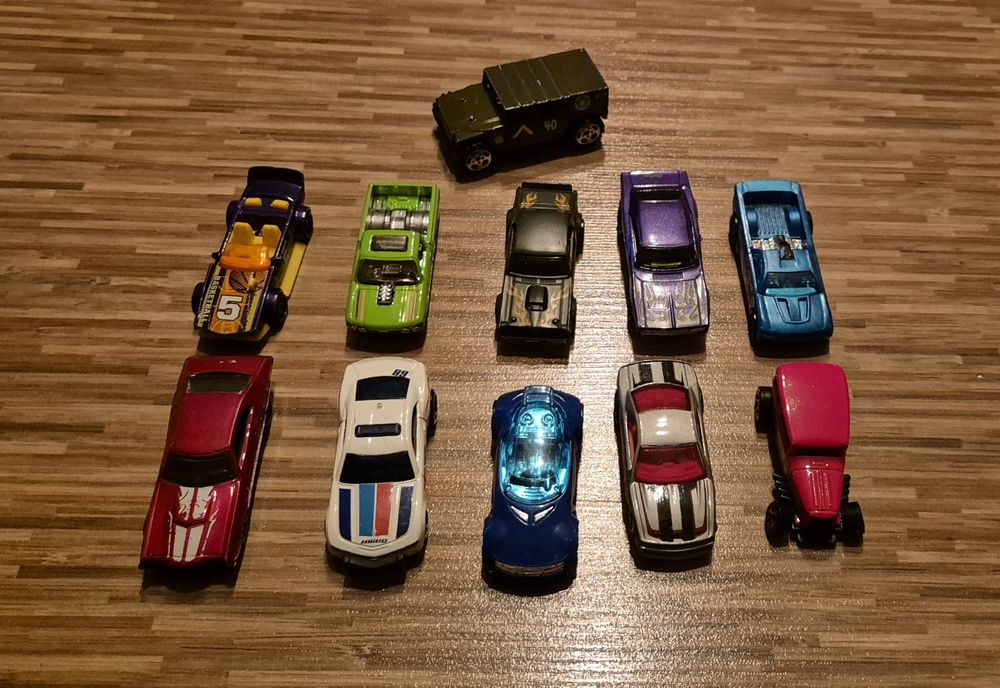 Lot 10 masinute Hot Wheels
