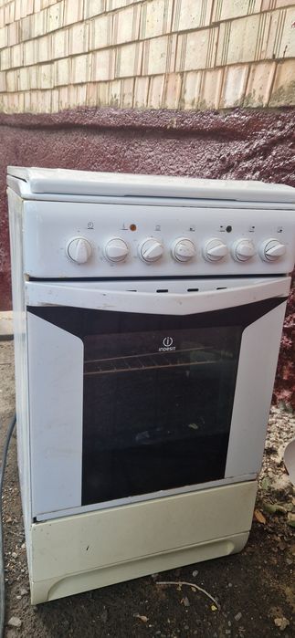 Продам электрическую плиту индезит