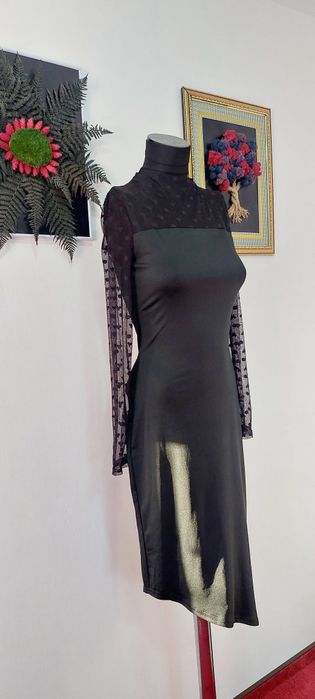 Rochie neagra, noua,cu mâneci din plasa