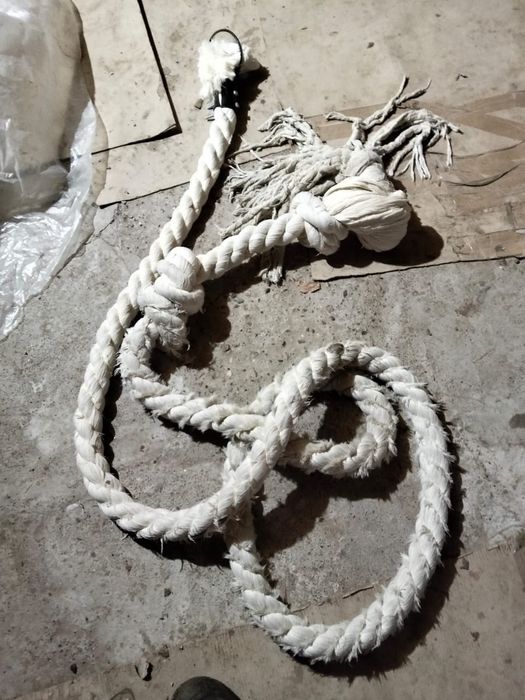 Гантели и аркан для спорта