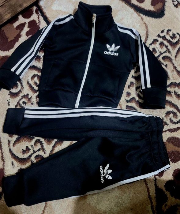 Новый фирменный децкий костюм двойка Adidas