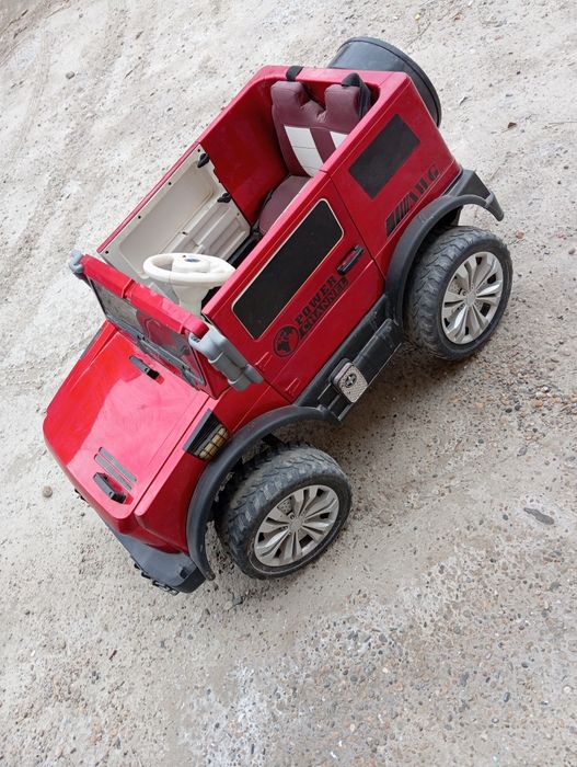 Detskiy moshina sotiladi