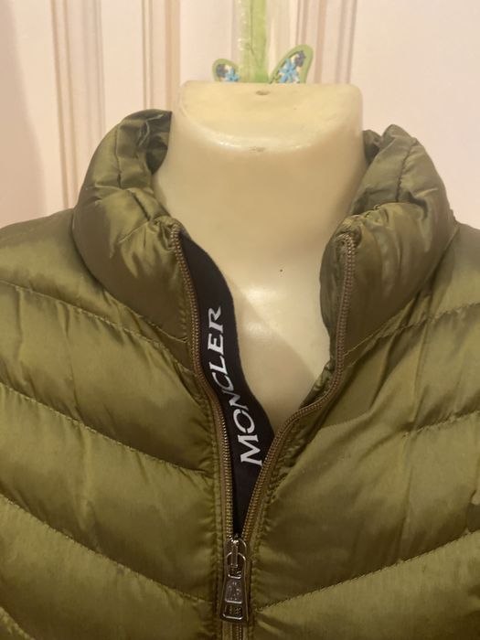 Vand geaca Moncler ptr femei marimea 3
