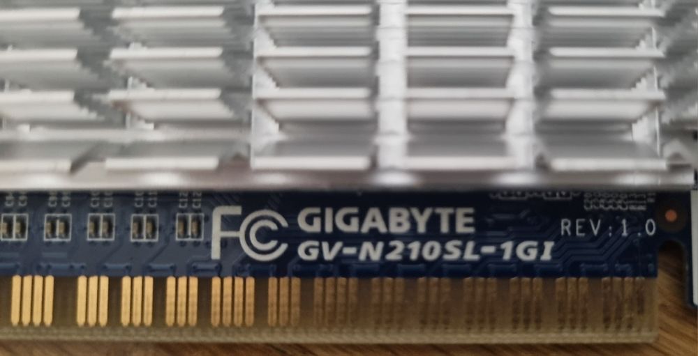 Placa video Gigabyte GV-N210SL-1GI