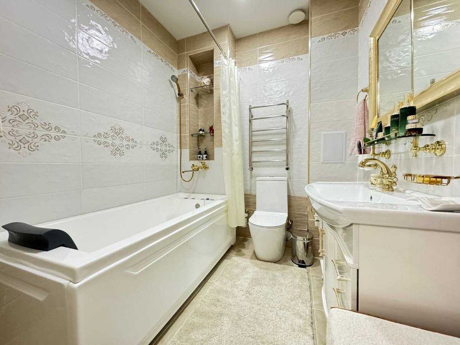 4 комнатная квартира 170м2 + 100м2 мансарда. ЕВРО ремонт Попугайчик