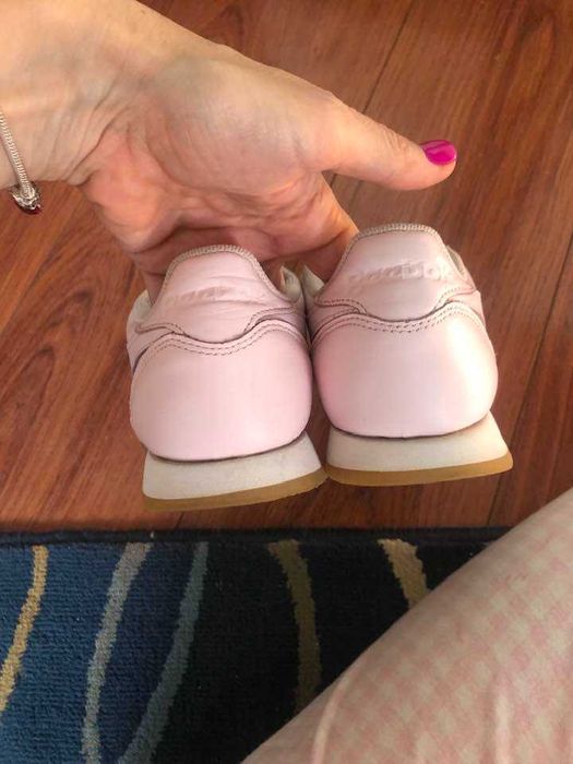 бледо розови кожени маратонки Reebok