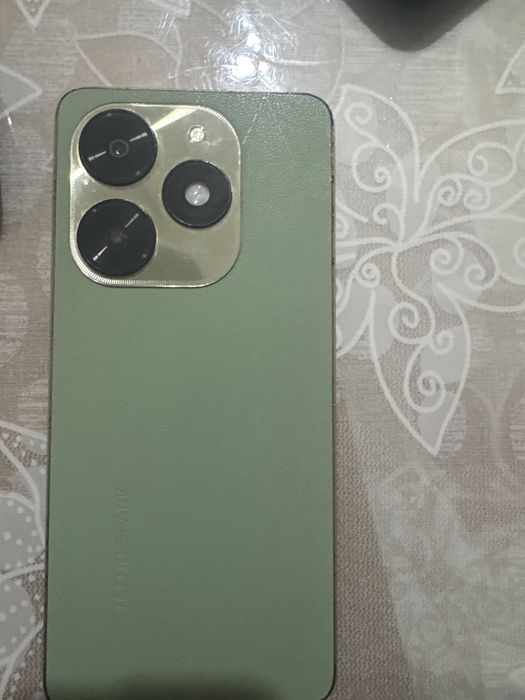 Продам смартфон TECNO SPARK 20C