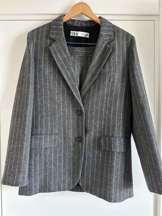 Дрехи на марките Zara и Mango