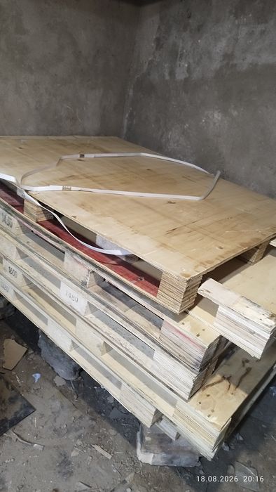 Продам  фанеру с паллетой срочно