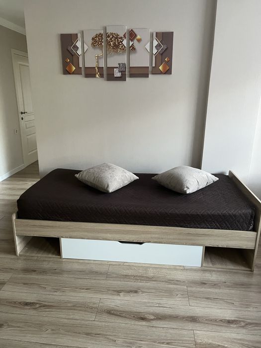 Продам кровать с матрасом