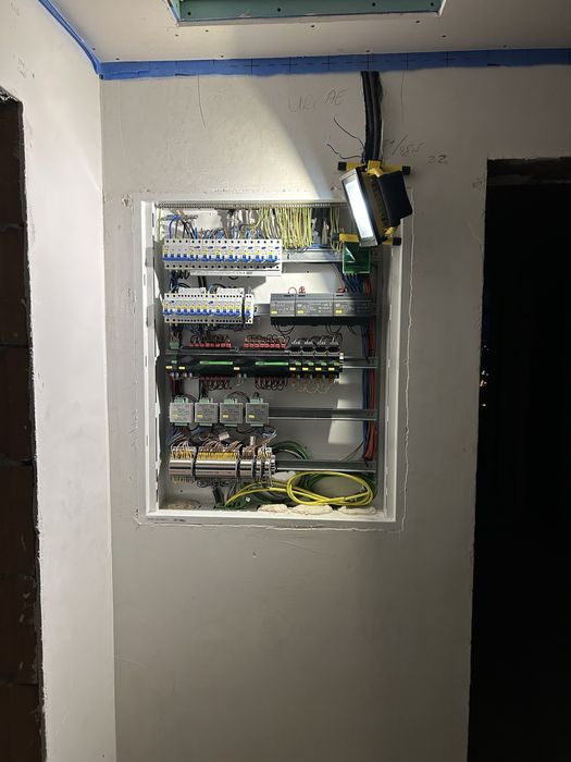 Ai nevoie de un electrician?