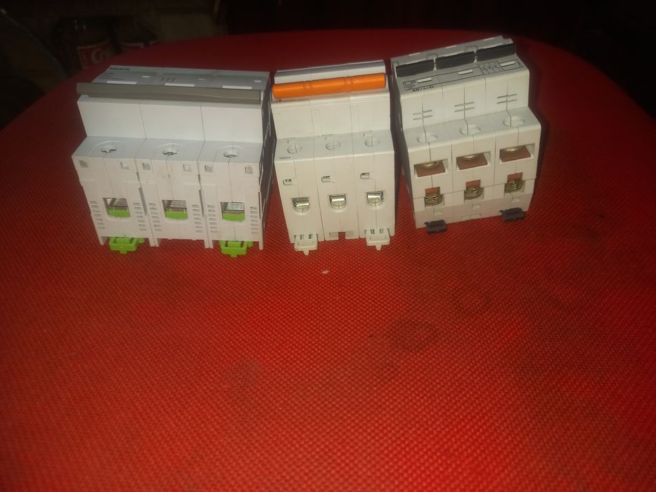 Автоматичен предпазител бушон трифазен 80А  / 63А  / 40А  /